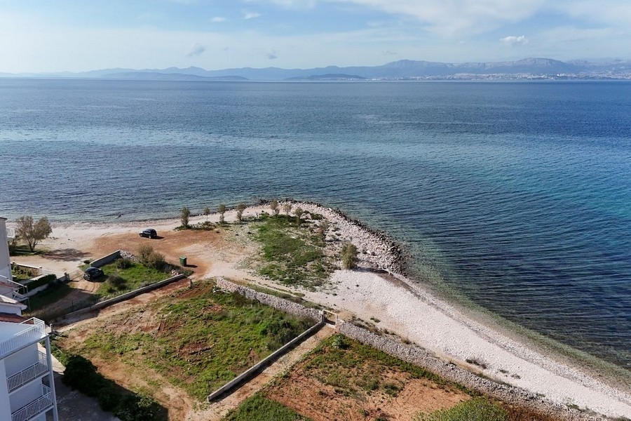 Building plot in the 1st row to the sea on Brac in Croatia.