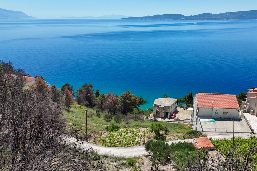 Plot overlooking the island of Brac