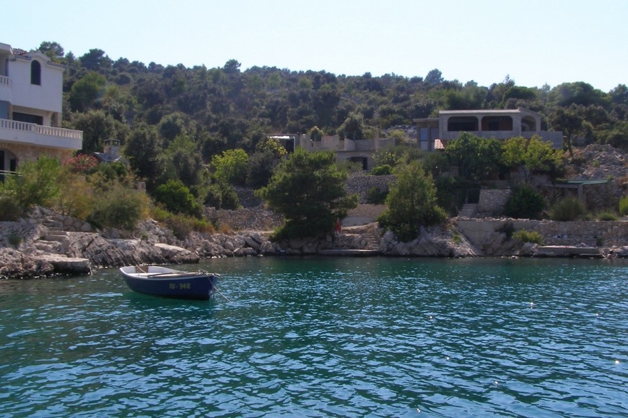 Building plot near the beach in Dalmatia