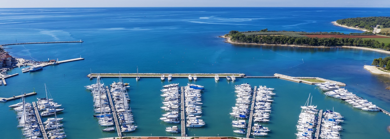 Buy houses, villas and apartments in Novigrad in Istria.