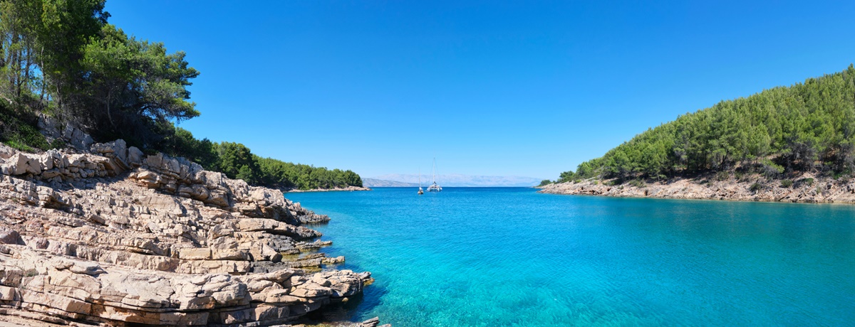 Houses and apartments for sale - Solta Island - Panorama Scouting.